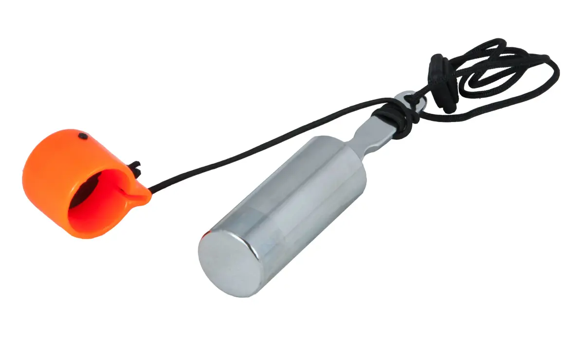 Shaker with magnet