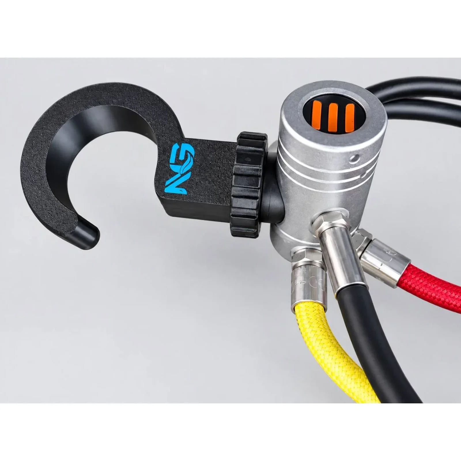 Percha con rosca DIN para regulador